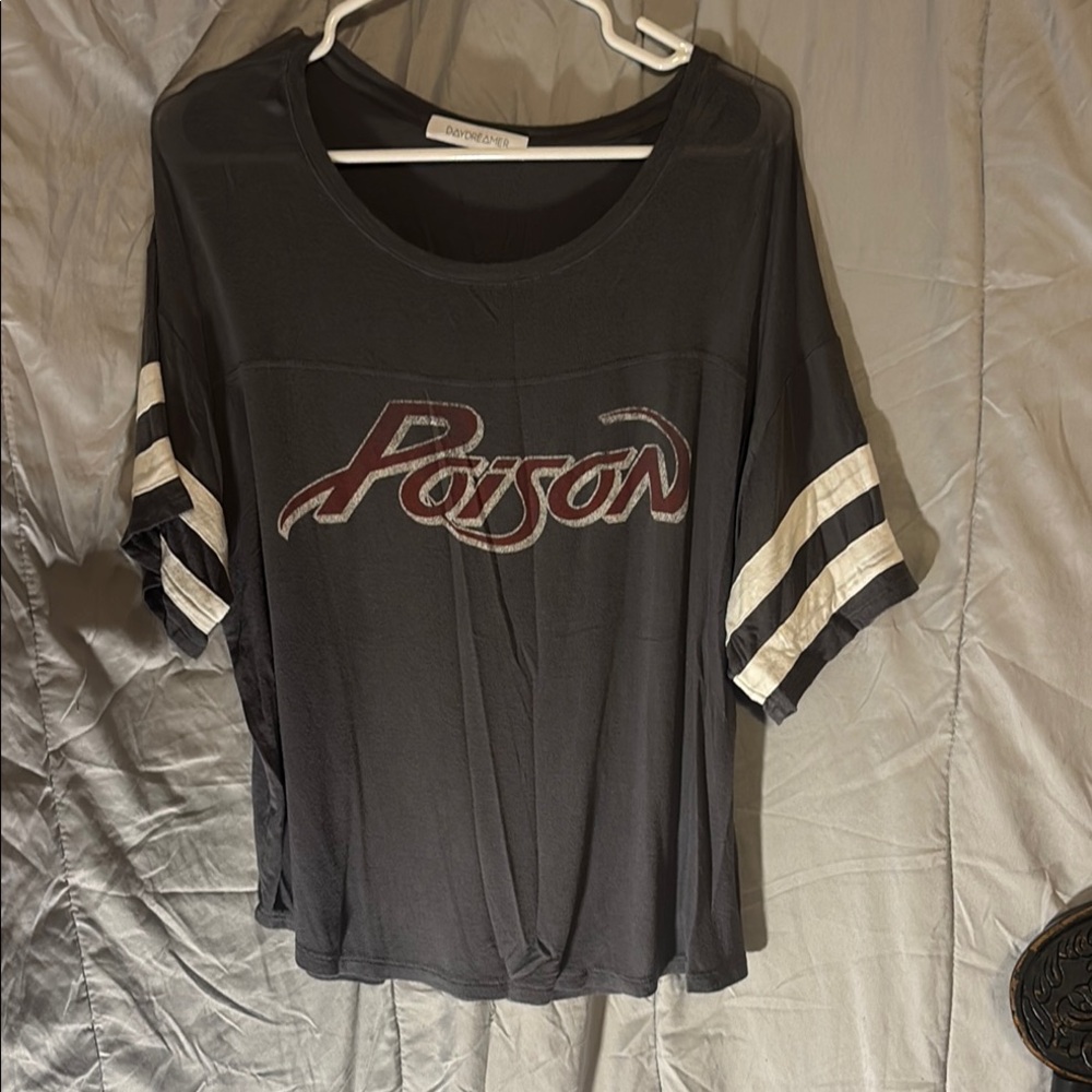 Daydreamer Graphic Gray and White Short Sleeve Tee